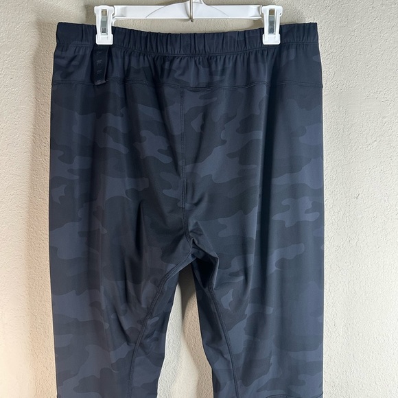 Fabletics The One Jogger Black Tactical Camo size Extra Large sold - Picture 5 of 5